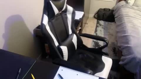 Snapshot of elevatetlb chatting on September 22, 2025, 4:14 am Walker online show from September 22, 2025, 4:14 am