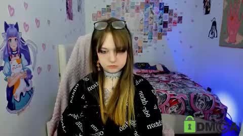 Kira online show from February 2, 2026, 8:40 pm