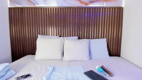 Snapshot of elevensky_ chatting on October 23, 2025, 9:02 pm Elevensky  online show from October 23, 2025, 9:02 pm