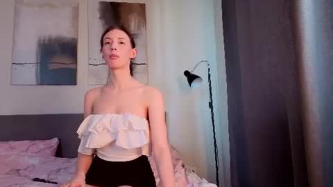 Elfie online show from June 24, 2026, 5:17 am