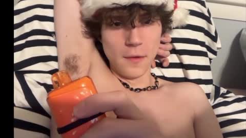 Tophe Markham online show from December 22, 2025, 7:27 am