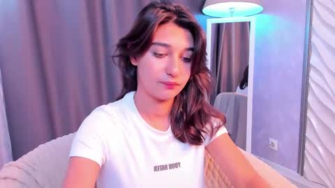 Snapshot of elfy_rare chatting on October 19, 2025, 1:56 pm Elfy online show from October 19, 2025, 1:56 pm