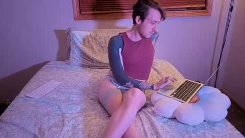 Snapshot of elhobbito chatting on August 3, 2026, 6:12 am Lvr guuurl online show from August 3, 2026, 6:12 am