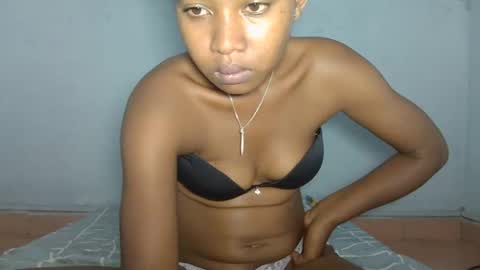 elia011 online show from January 14, 2025, 10:02 pm