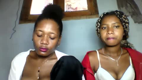 elia011 online show from January 25, 2025, 4:13 am