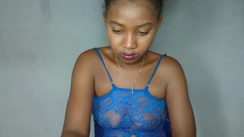 elia011 online show from February 4, 2025, 10:13 pm