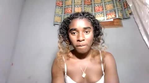 elia011 online show from November 3, 2025, 11:44 am