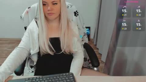 Snapshot of elia_ chatting on November 17, 2025, 6:52 am Ella online show from November 17, 2025, 6:52 am