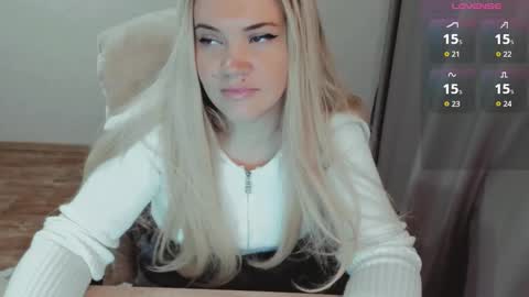 Snapshot of elia_ chatting on December 22, 2025, 6:32 am Ella online show from December 22, 2025, 6:32 am