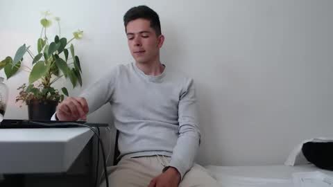 Snapshot of elian_tg chatting on April 2, 2026, 6:38 pm Elian online show from April 2, 2026, 6:38 pm