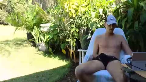 Snapshot of eliberator chatting on October 31, 2025, 5:58 pm eliberator online show from October 31, 2025, 5:58 pm