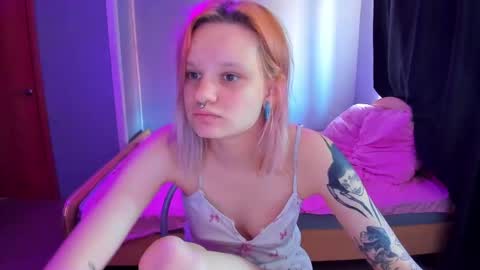 elieiza_xo online show from March 18, 2026, 9:23 am