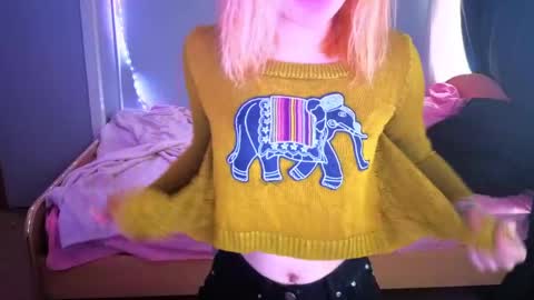 elieiza_xo online show from May 6, 2026, 9:25 am