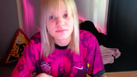 elieiza_xo online show from May 21, 2026, 9:27 am