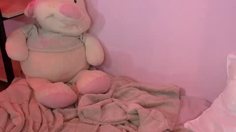 Snapshot of eliejay chatting on October 17, 2025, 5:43 am Ellie online show from October 17, 2025, 5:43 am