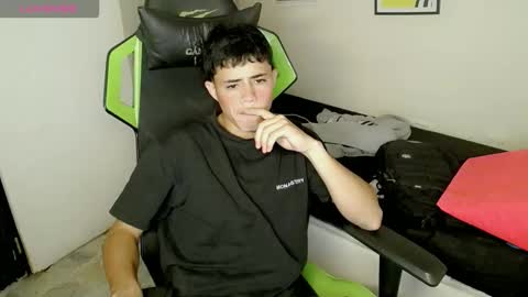 Snapshot of elii_797 chatting on November 25, 2025, 7:25 pm bby-santy online show from November 25, 2025, 7:25 pm