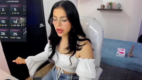 Snapshot of eliie_ruizz chatting on December 21, 2024, 3:58 am Eliie online show from December 21, 2024, 3:58 am