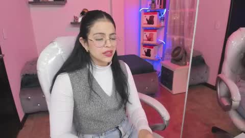 Snapshot of eliie_ruizz chatting on February 19, 2025, 5:16 am Eliie online show from February 19, 2025, 5:16 am