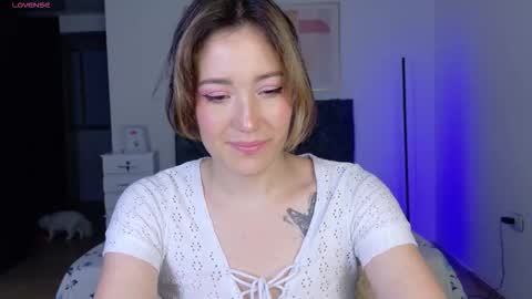 eliiih_ online show from September 23, 2025, 2:14 am