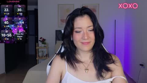 eliiih_ online show from October 19, 2025, 2:56 am