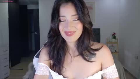 eliiih_ online show from December 3, 2025, 2:41 am