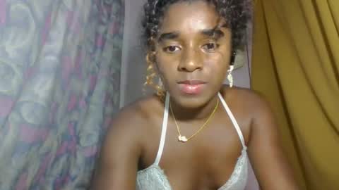 elina981 online show from April 26, 2026, 9:34 pm