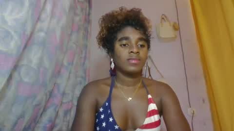 elina981 online show from May 4, 2026, 12:12 pm