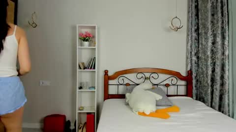Snapshot of elina_syui chatting on May 24, 2026, 4:01 pm CutieJune online show from May 24, 2026, 4:01 pm