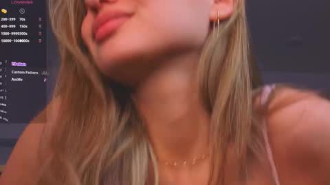 Snapshot of elina_wilgauch chatting on March 6, 2026, 1:02 am Elina online show from March 6, 2026, 1:02 am