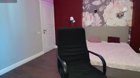 ElinaMils online show from April 26, 2026, 6:44 am