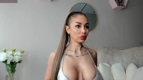 Elina online show from May 4, 2026, 9:49 am