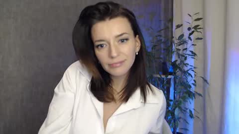 Snapshot of elinapretty chatting on December 7, 2024, 3:36 am Elina online show from December 7, 2024, 3:36 am