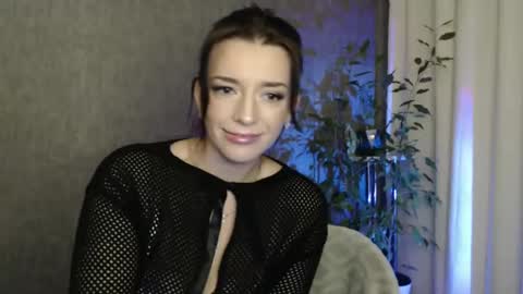 Snapshot of elinapretty chatting on December 17, 2024, 12:01 am Elina online show from December 17, 2024, 12:01 am