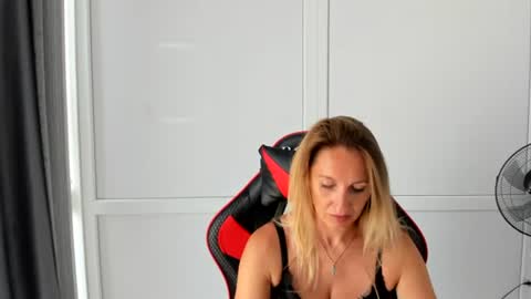 Milena online show from July 3, 2026, 7:15 am