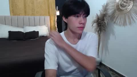 Snapshot of elio_collem chatting on November 15, 2025, 1:36 am ELIO online show from November 15, 2025, 1:36 am