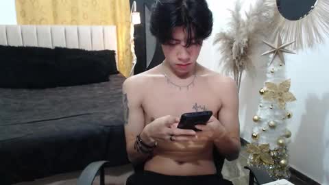 Snapshot of elio_collem chatting on December 17, 2025, 2:39 am ELIO online show from December 17, 2025, 2:39 am