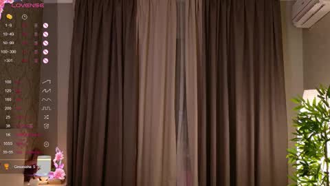 Snapshot of elis_goyard chatting on October 21, 2025, 5:02 pm Elis online show from October 21, 2025, 5:02 pm