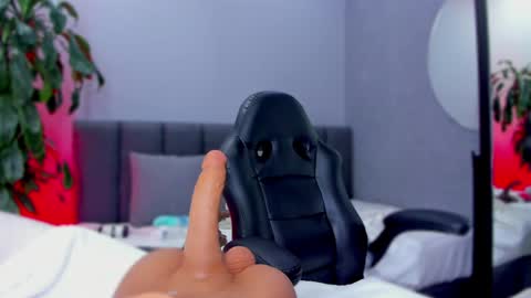 Snapshot of elisa_castrillon chatting on January 16, 2025, 12:55 am Elisa online show from January 16, 2025, 12:55 am