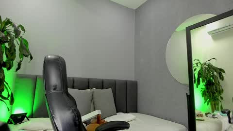Snapshot of elisa_castrillon chatting on January 19, 2025, 7:26 pm Elisa online show from January 19, 2025, 7:26 pm