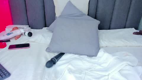 Snapshot of elisa_castrillon chatting on March 12, 2025, 10:39 pm Elisa online show from March 12, 2025, 10:39 pm