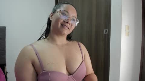 Snapshot of elisa_connors18 chatting on September 20, 2025, 10:33 pm      online show from September 20, 2025, 10:33 pm