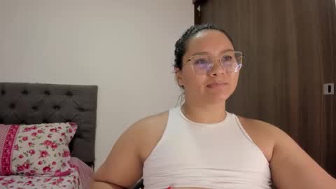 Snapshot of elisa_connors18 chatting on October 2, 2025, 9:22 pm      online show from October 2, 2025, 9:22 pm