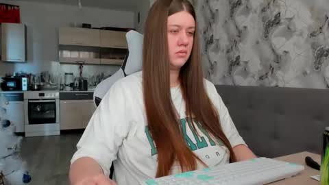 Aletta Oushen online show from December 14, 2025, 7:14 am