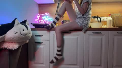 Elisa North online show from September 19, 2025, 4:07 pm