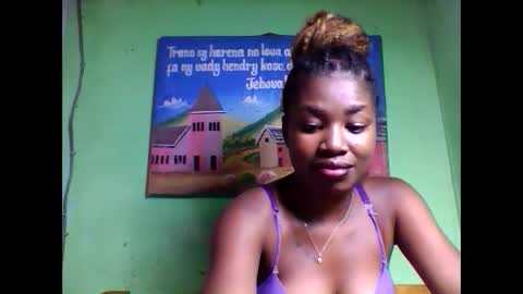 elisabeth2525 online show from February 10, 2025, 11:45 pm