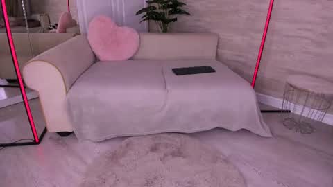 elisabeth_jason online show from July 17, 2026, 4:19 am