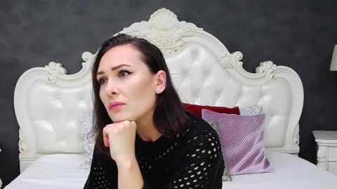 Krissy online show from November 11, 2025, 10:15 am