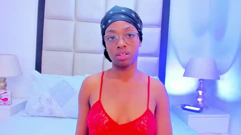 elisabettamonroy online show from September 24, 2025, 2:09 pm