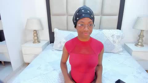 elisabettamonroy online show from October 2, 2025, 2:13 pm