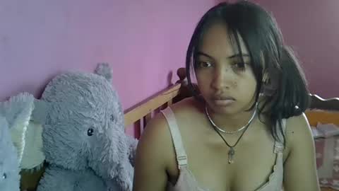 elisah01 online show from February 16, 2026, 5:36 am